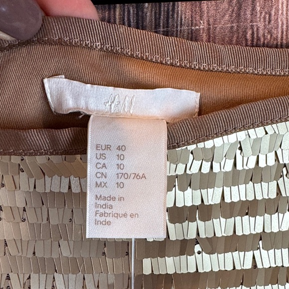 H&M Gold Sequin Mini Skirt - Picture 2 of 9
